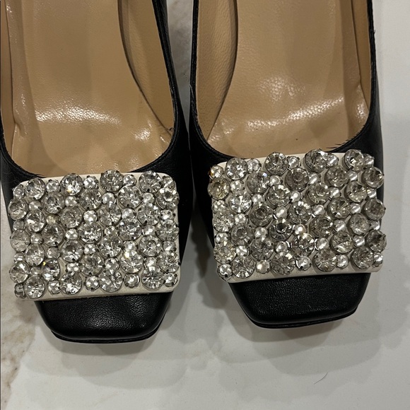 Elegant Kate Spade Black Leather & White acrylic 3.5” heel Crystal Embellishment - Picture 3 of 7